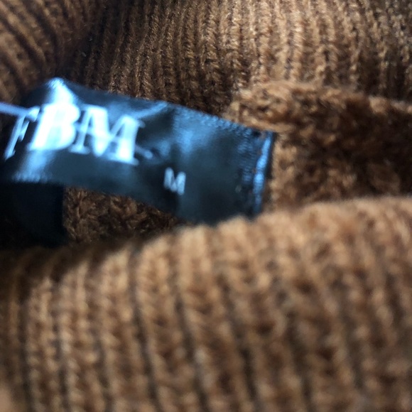 Elegant Rust Turtleneck Sweater - Picture 4 of 4